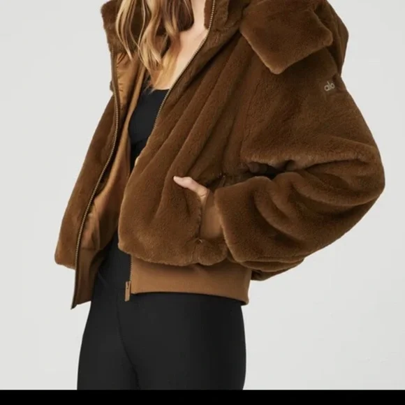 NWT Alo yoga Foxy Fur Expresso Brown  jacket  Size medium Limited Edition - Picture 2 of 9